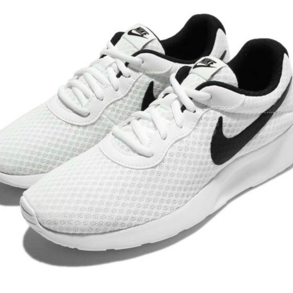 NIKE TANJUNS